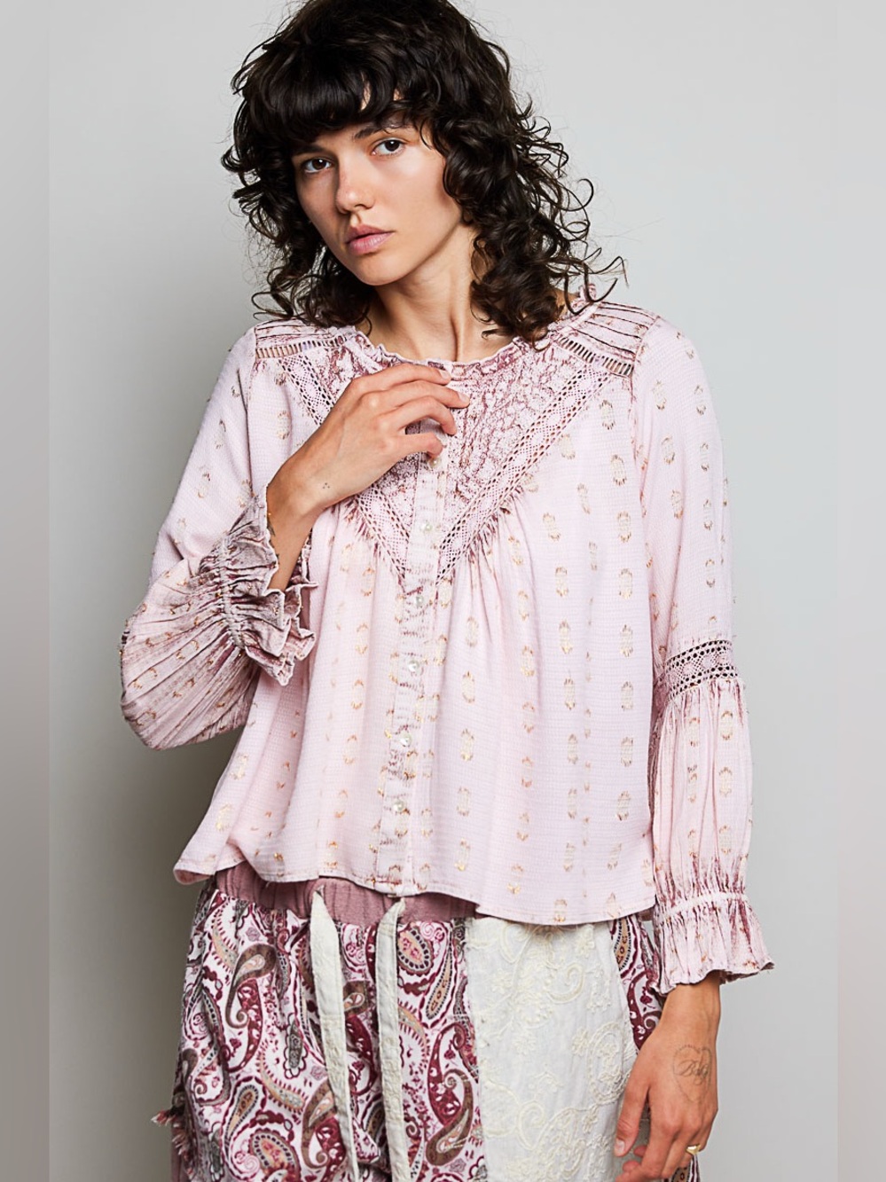 POL Mixed-Pattern Lace Detail Blouse S M L🛍️